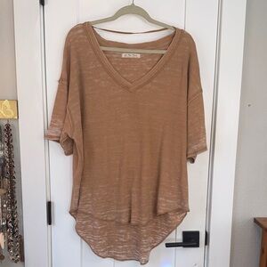 We The Free Free People Oversized V-Neck Hi-Low Knit Top Tan size L